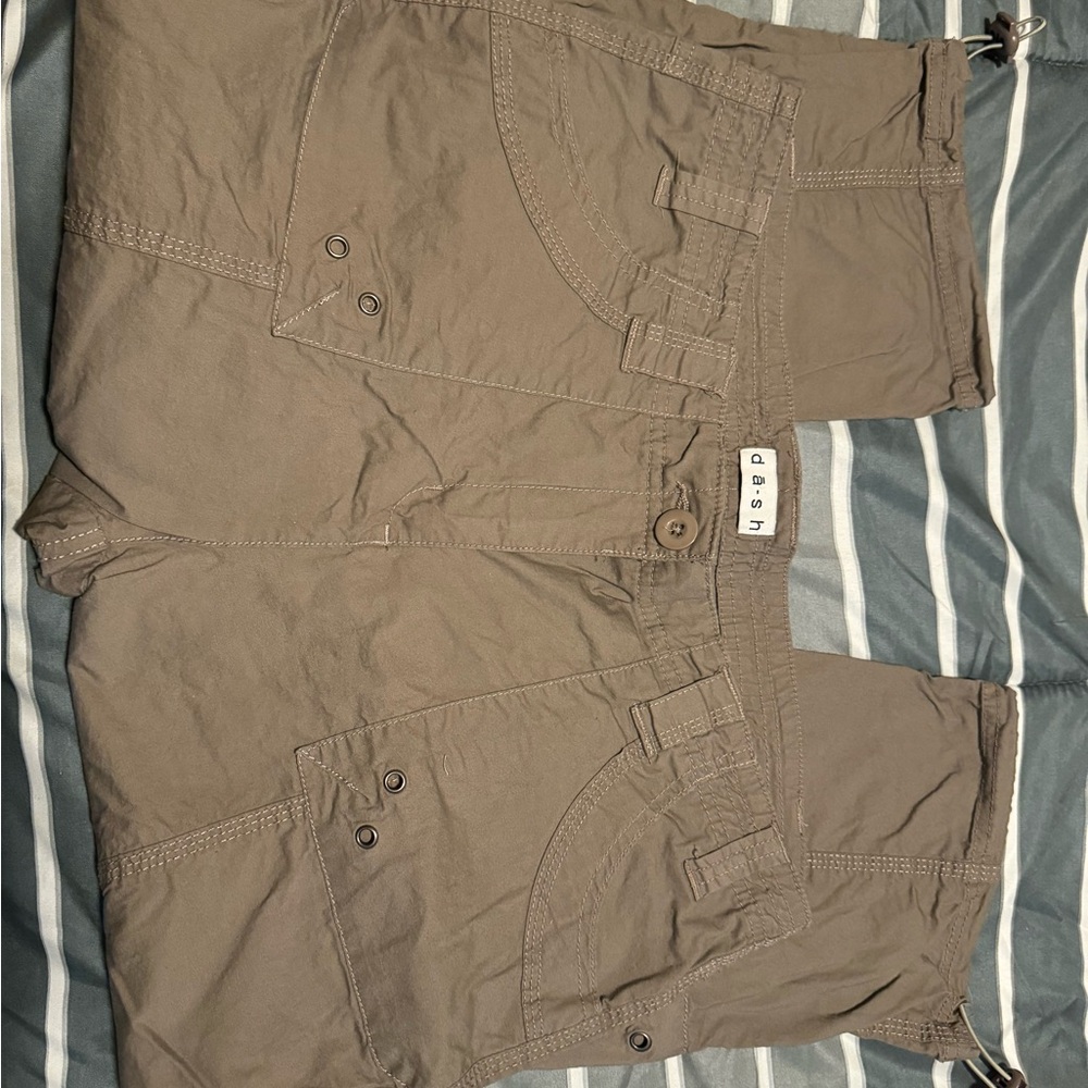 Women’s cargo capris